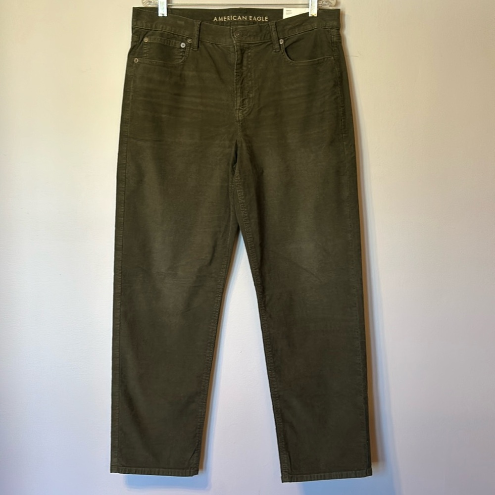 American Eagle 90s straight stretch corduroy pants. New with tags.